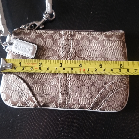 Coach wristlet - Picture 2 of 5
